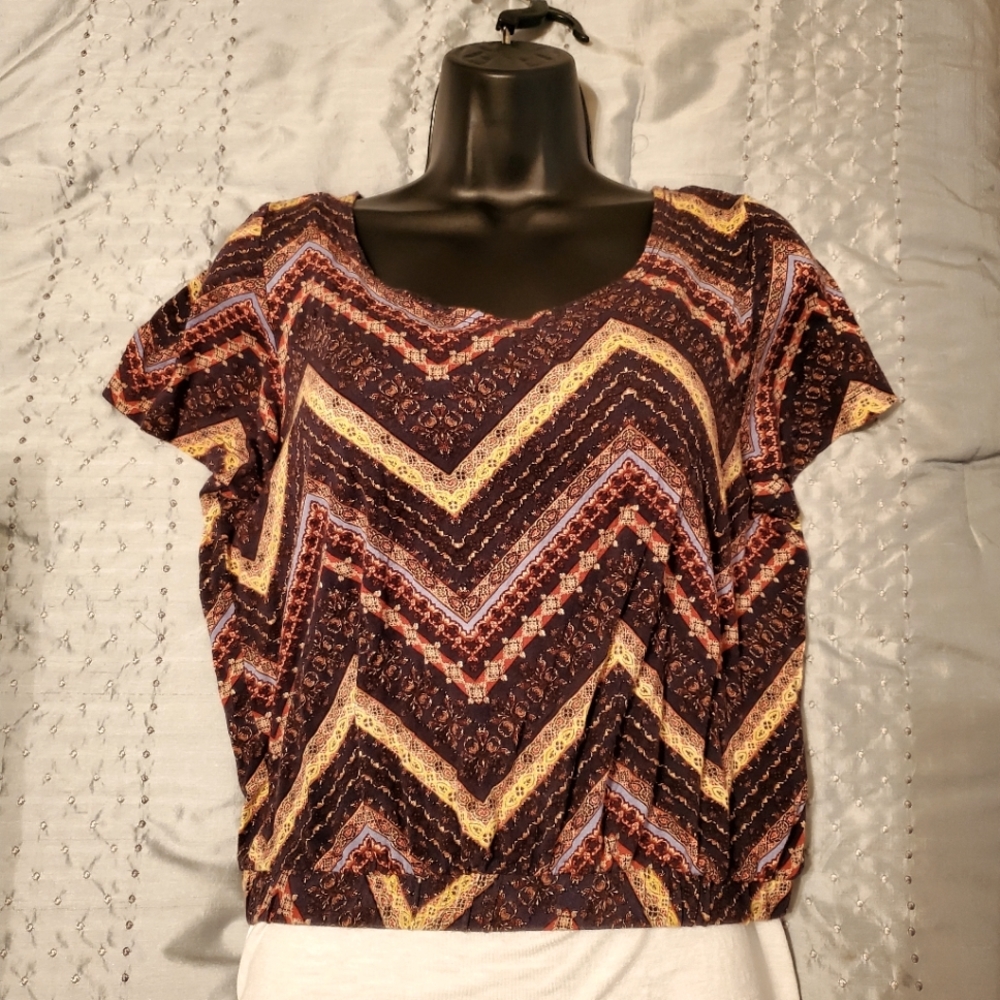 Crop top with elastic band